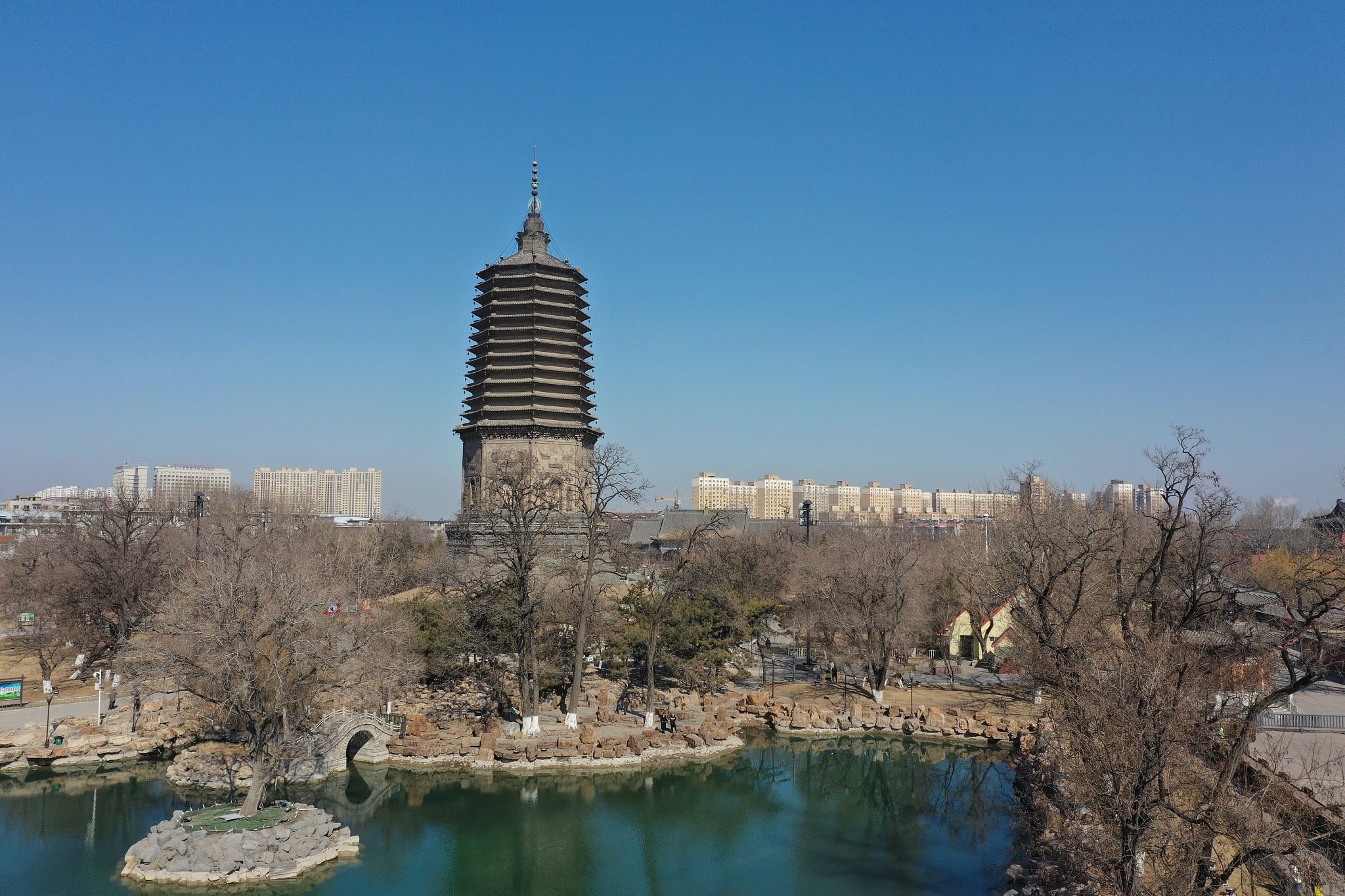 辽阳小巷风情与一家魅力小店探索